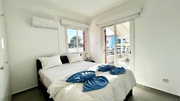 3 slaapkamers, een strijkplank/strijkijzer, gratis wifi, beddengoed