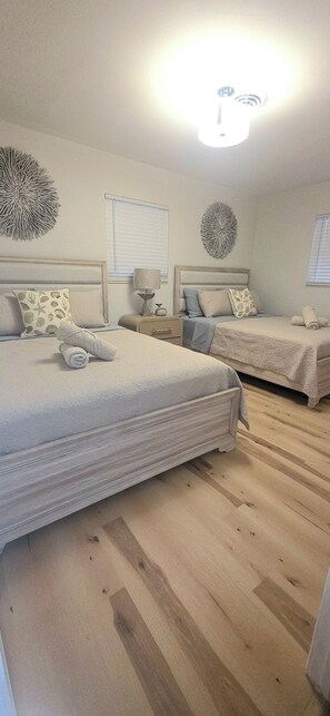 3 bedrooms, iron/ironing board, WiFi, bed sheets