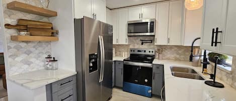 Mikrobølgeovn, ovn, kogeplade, opvaskemaskine