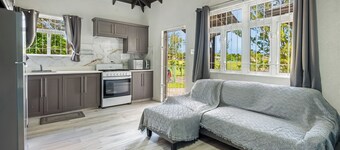 Serene Escape - Central & Modern with AC