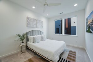 3 bedrooms, internet, bed sheets