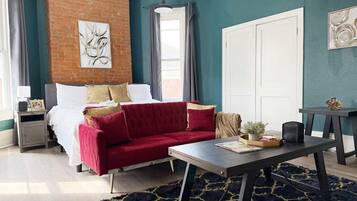 1 habitación, escritorio, tabla de planchar con plancha y wifi