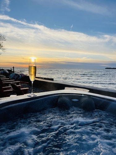 Lakefront Cottage with Hot Tub, Infrared Sauna