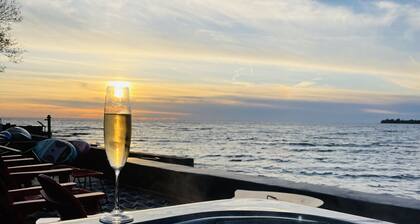 Lakefront Cottage with Hot Tub, Infrared Sauna