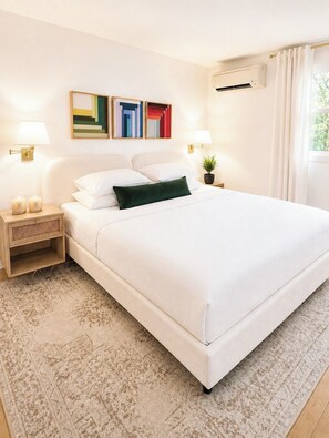 2 habitaciones, escritorio y tabla de planchar con plancha 