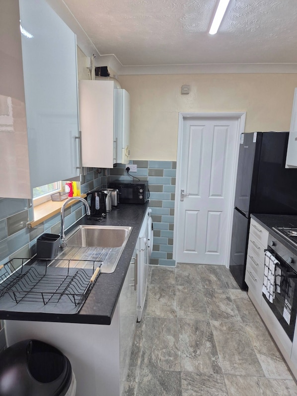 Interior - Spacious Large 4BR Home Train Station University (Northampton)