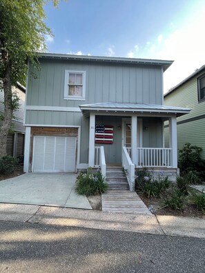 Exterior - Delightful 3-bedroom cottage with screened in porch and dock in Orange Beach. (Orange Beach)