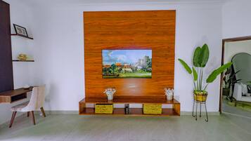 Appartamento familiare, balcone, vista città | Area soggiorno