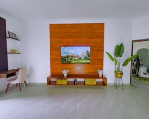 Family Apartment, Balcony, City View | Living area