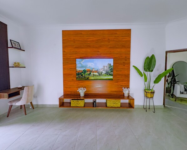 Familienapartment, Balkon, Stadtblick | Wohnbereich