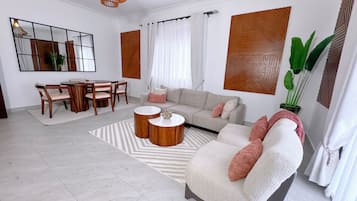 Apartemen Keluarga, balkon, pemandangan kota | Area keluarga