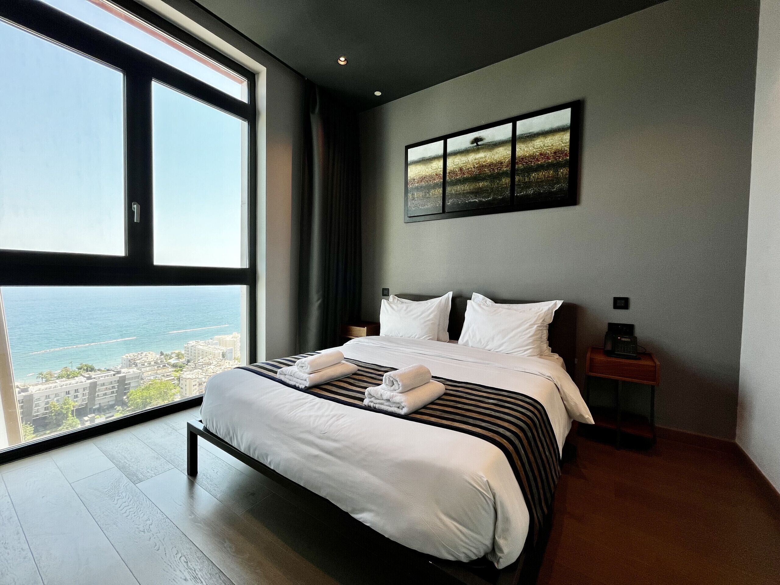 1 slaapkamer, een kluis op de kamer, een strijkplank/strijkijzer