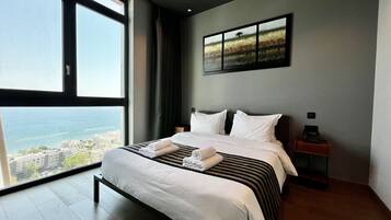 1 bedroom, in-room safe, iron/ironing board, free WiFi