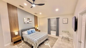 3 bedrooms, iron/ironing board, WiFi, bed sheets - Disney Getaway Oasis with Nature, Fire Pit & BBQ. Family-Friendly Retreat (Davenport)