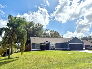 Exterior - Disney Getaway Oasis with Nature, Fire Pit & BBQ. Family-Friendly Retreat (Davenport)