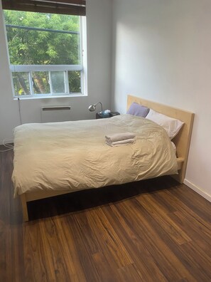 WiFi, bed sheets