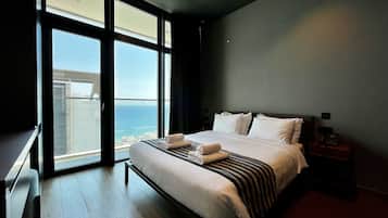 1 bedroom, in-room safe, iron/ironing board, free WiFi