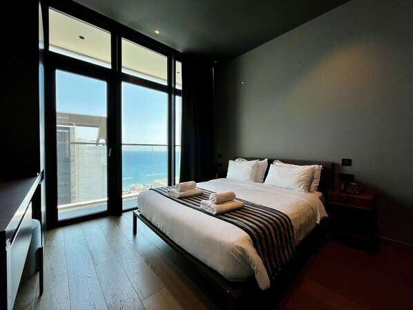 1 bedroom, in-room safe, iron/ironing board, free WiFi