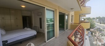 53 NIC - Stay Elion Apartment