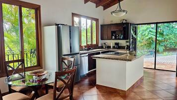 Réfrigérateur, four, plaque de cuisson, lave-vaisselle