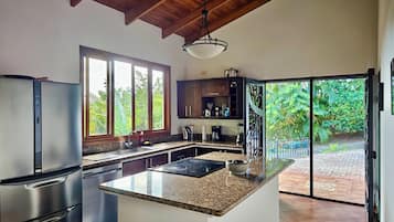 Réfrigérateur, four, plaque de cuisson, lave-vaisselle