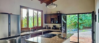 Feel-good oasis Playa Sámara, Ocean view, Private pool, King bed, Dishwasher