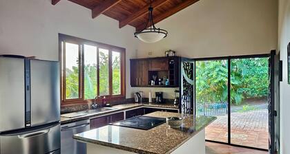 Feel-good oasis Playa Sámara, Ocean view, Private pool, King bed, Dishwasher