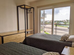 3 bedrooms, desk, iron/ironing board, WiFi
