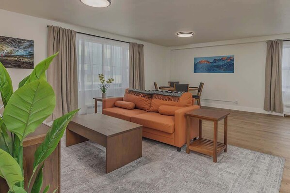 Televisión y oficina 