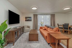 Televisión y oficina 