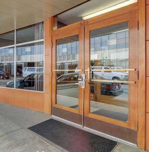 Exterior detail - Downtown 1 Bedroom Flat W/ Views (Anchorage)