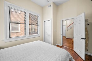 2 bedrooms, iron/ironing board, WiFi, bed sheets - NEW 2BR/2Bath, 4Beds, 10 Min to NYC, Sleeps 6 (Hoboken)