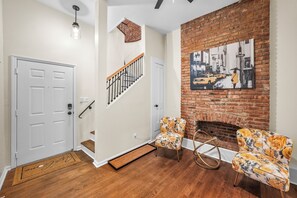 Interior - NEW 2BR/2Bath, 4Beds, 10 Min to NYC, Sleeps 6 (Hoboken)