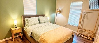 Modern Downtown 1-Bedroom • Pet-Friendly Stay with Yard