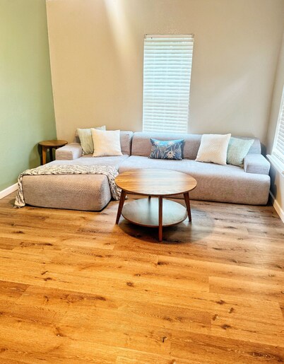 Modern Downtown 1-Bedroom • Pet-Friendly Stay with Yard