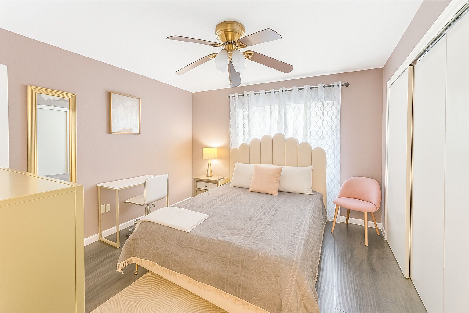 3 habitaciones, escritorio, wifi y ropa de cama 