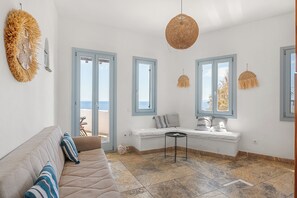 Deluxe-Doppel- oder -Zweibettzimmer, Buchtblick | Wohnbereich