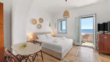 Deluxe Double or Twin Room, Bay View | Living area | TV