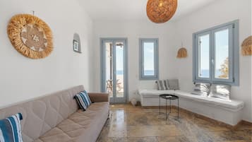 Deluxe Double or Twin Room, Bay View | Hypo-allergenic bedding available, WiFi (free)