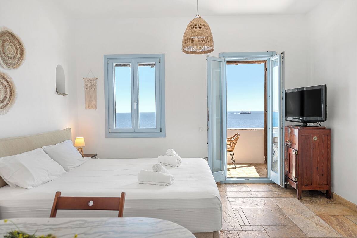Hypo-allergenic bedding, free WiFi