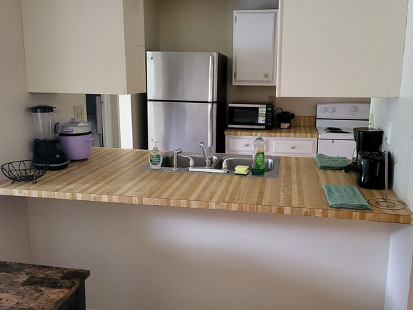 Micro-ondes, four, plaque de cuisson, lave-vaisselle