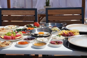 Free daily cooked-to-order breakfast