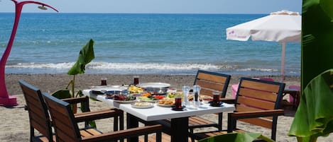 Free daily cooked-to-order breakfast
