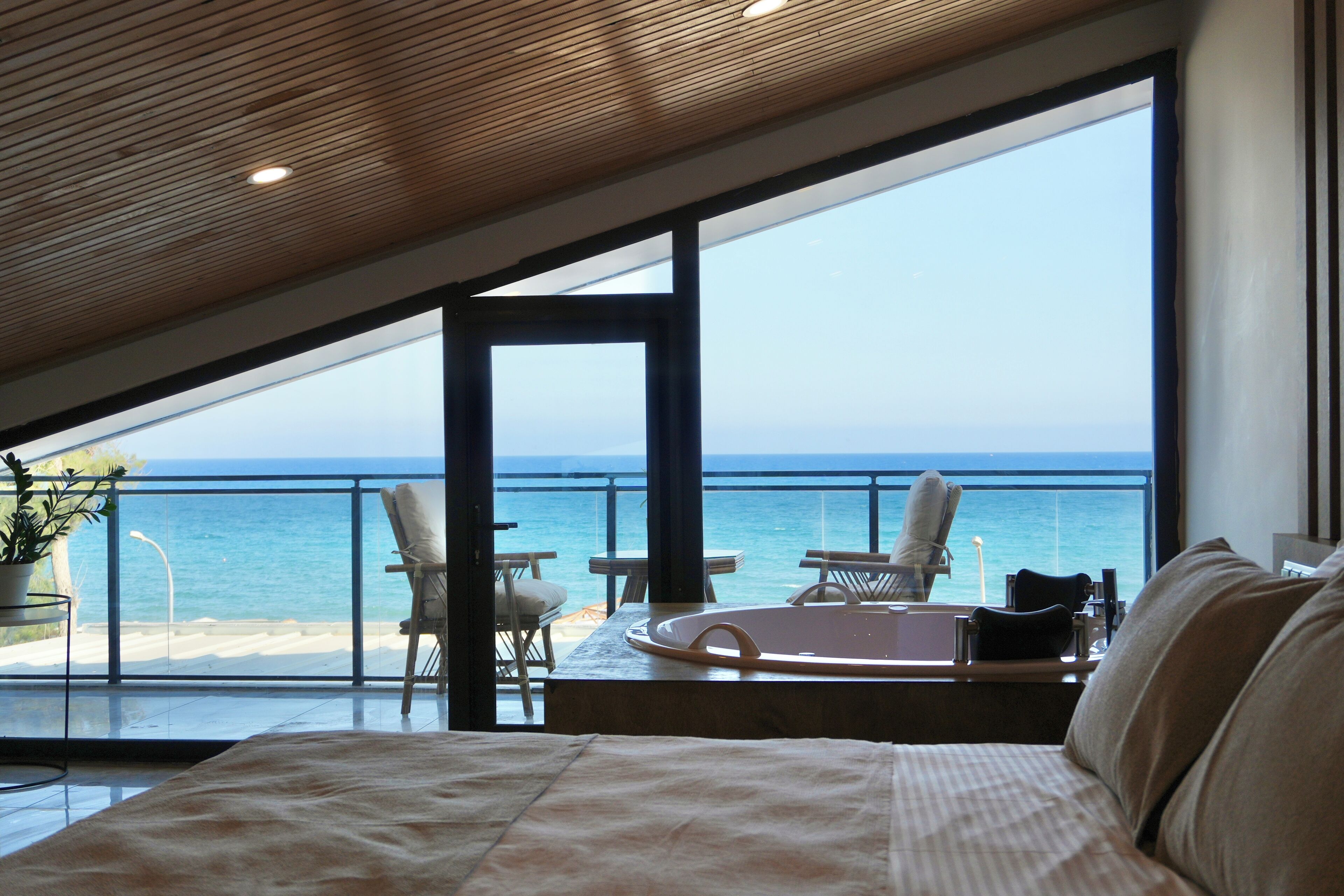 Luxury-Zimmer, Meerblick | Schreibtisch, laptopgeeigneter Arbeitsplatz, kostenloses WLAN