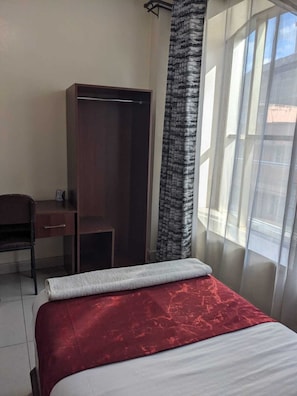 Chambre Double Économique | Bureau, espace de travail pour ordinateur portable