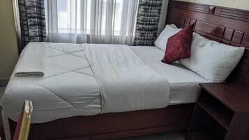 Economy Double Room | Desk, laptop workspace, iron/ironing board, free WiFi
