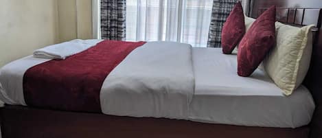 Standard Double Room | Desk, laptop workspace, iron/ironing board, free WiFi
