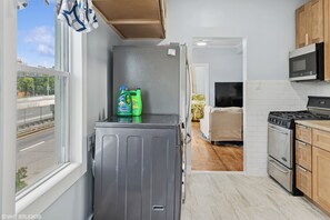 Refrigerador, microondas, horno y parrilla de estufa