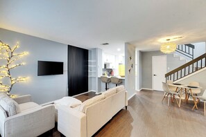 TV, fireplace
