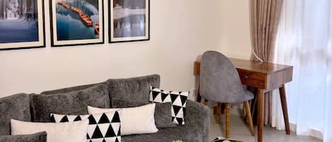 Comfort Apartment, City View | Living area
